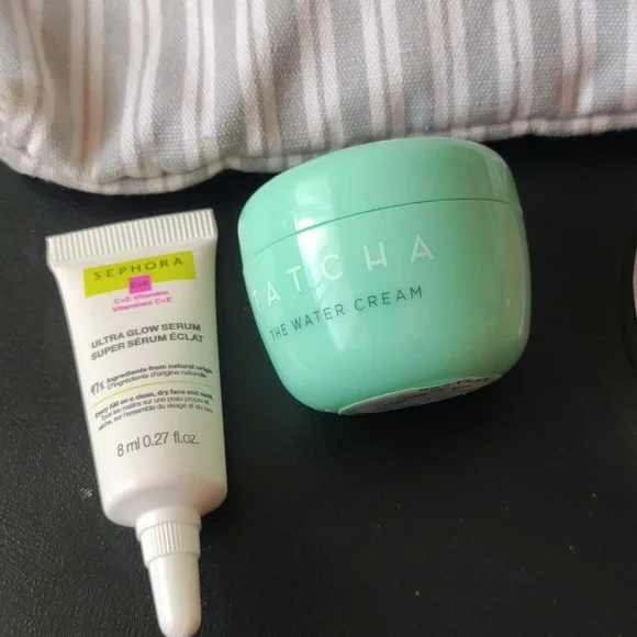 Clinique Skincare and Makeup Set with Striped Pouch 6 Piece Set. - Picture 4 of 8